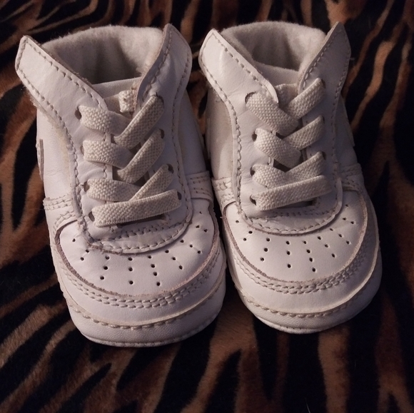 Nike crib shoes - Picture 2 of 3